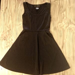 Kardashian Kollection Sleeveless Black Dress With Pockets